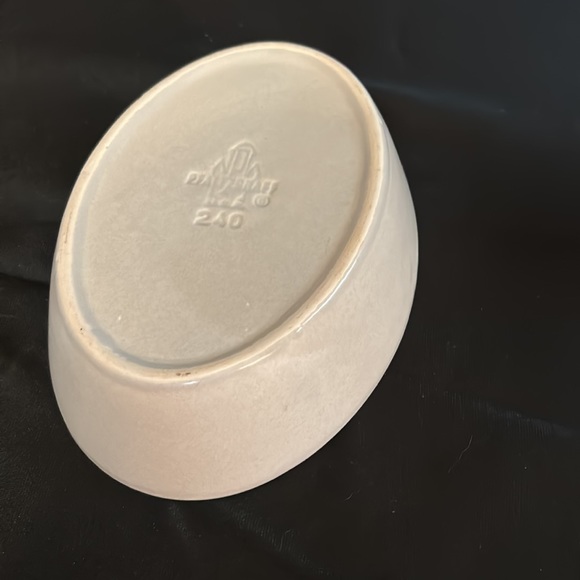 Vintage Pfaltzgraff Yorktown 8” oval serving dish. - Picture 5 of 5